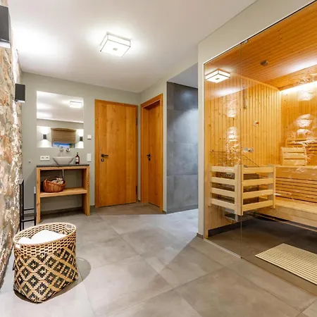 Holiday home Schneeloewe S